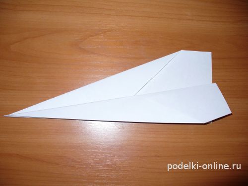 Делаем крылья бумажного самолетика-стрелы