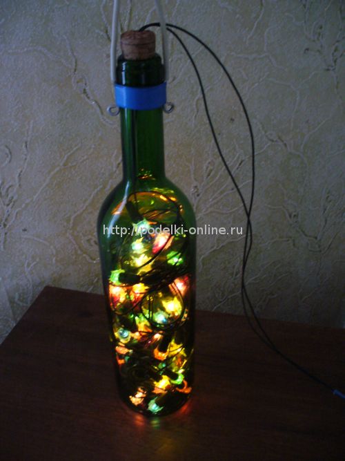 Готовый светильник-ночник из бутылки и гирлянды